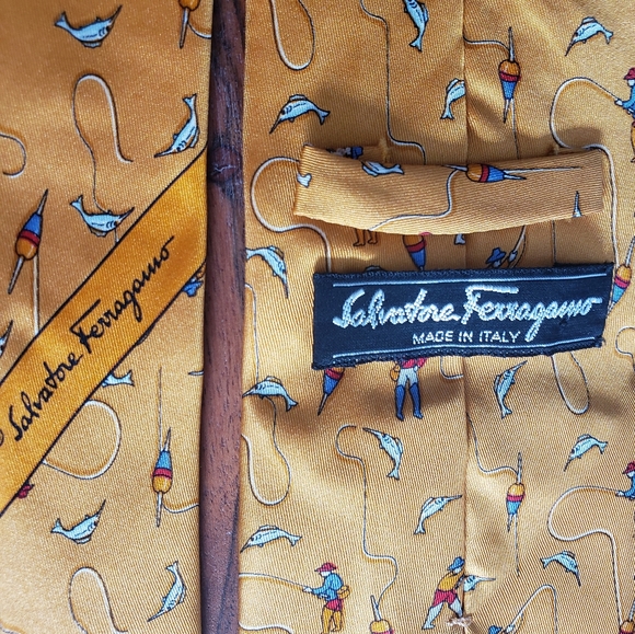 SALVATORE FERRAGAMO FISHING MOTIF GOLD SILK NECK TIE, NWOT - Picture 6 of 10